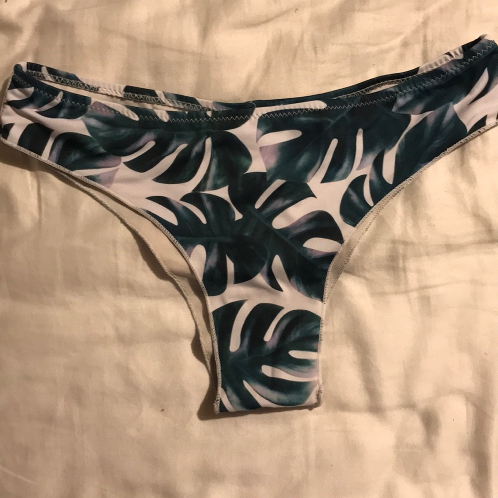 Cute bikini!! - Picture 5 of 6